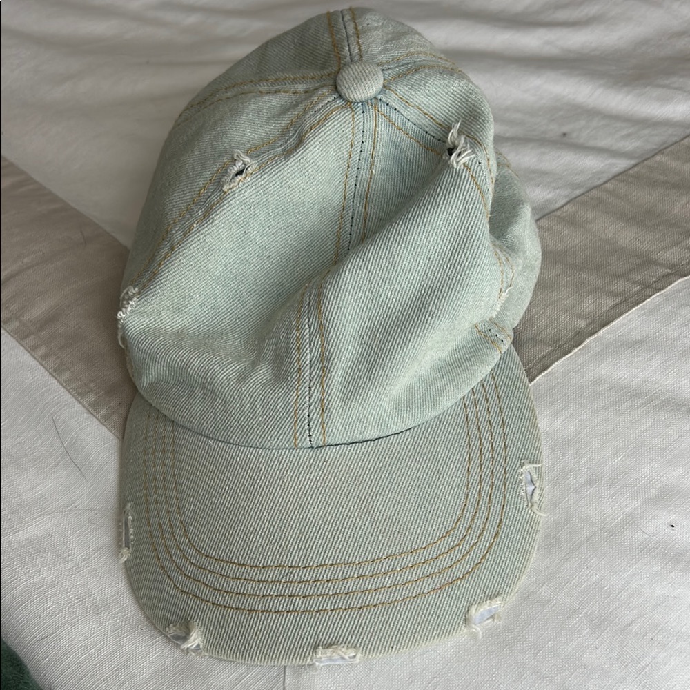 Buckle Light Jean Distressed Cap
